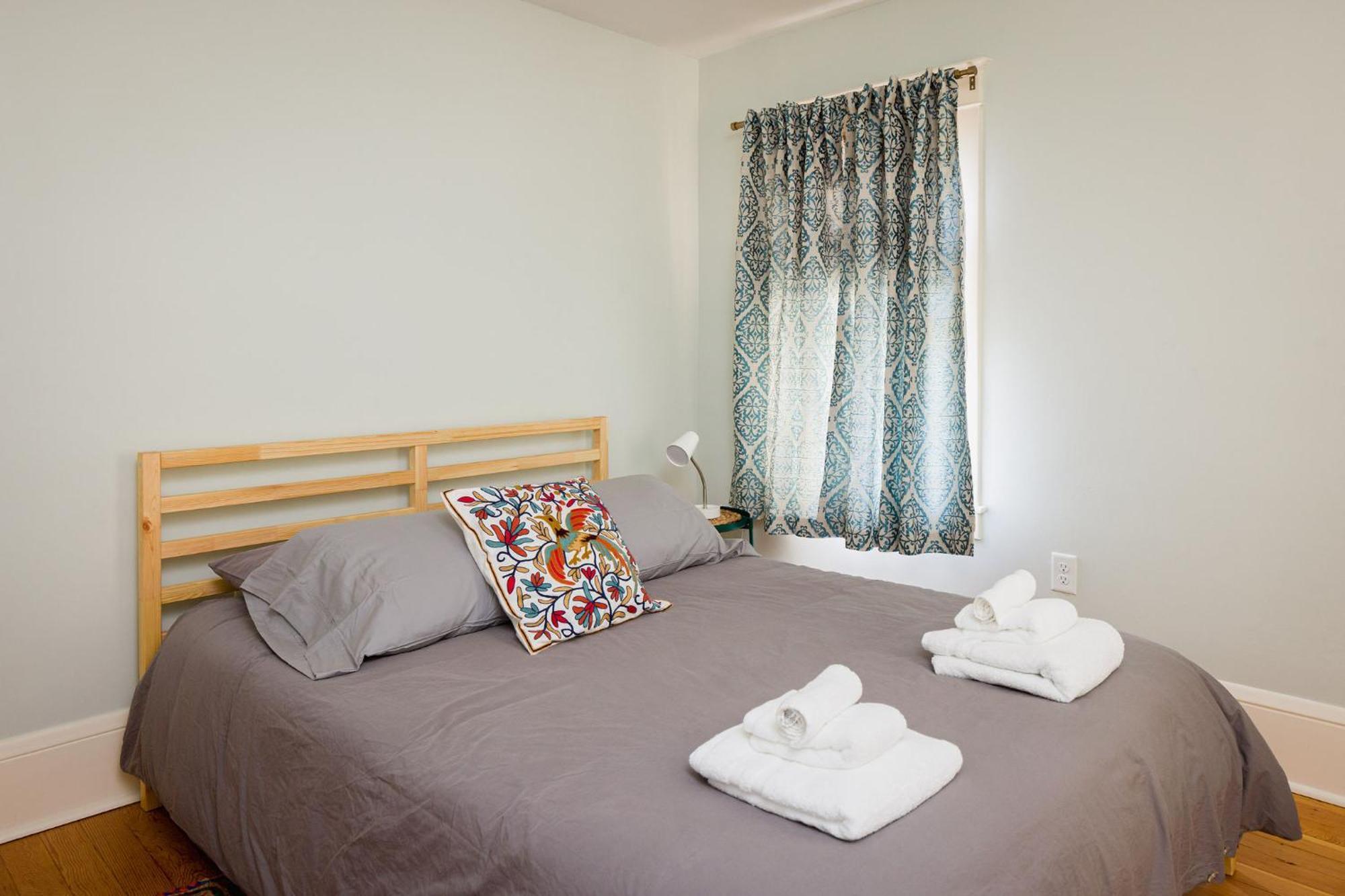 Queen City Bungalow & Cottages Бърлингтън Екстериор снимка