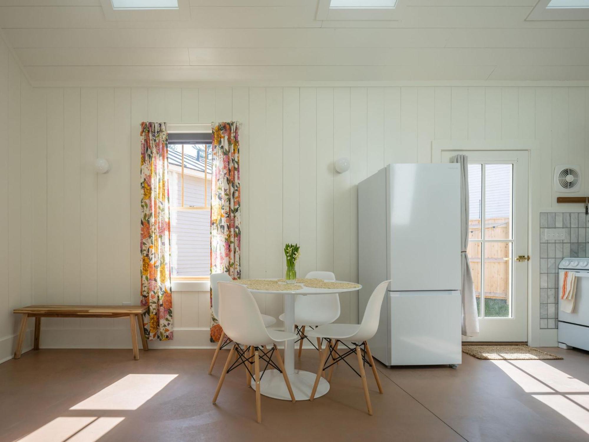 Queen City Bungalow & Cottages Бърлингтън Екстериор снимка