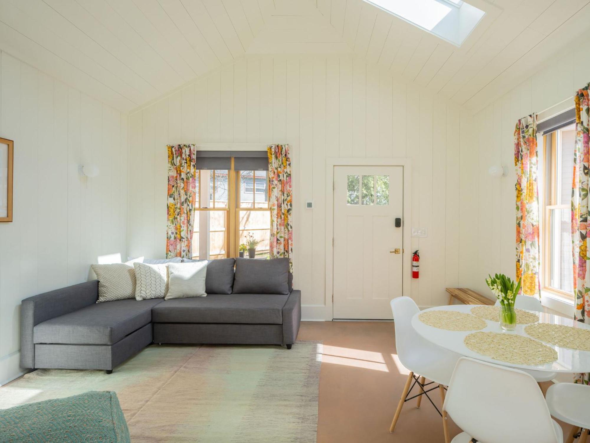 Queen City Bungalow & Cottages Бърлингтън Екстериор снимка