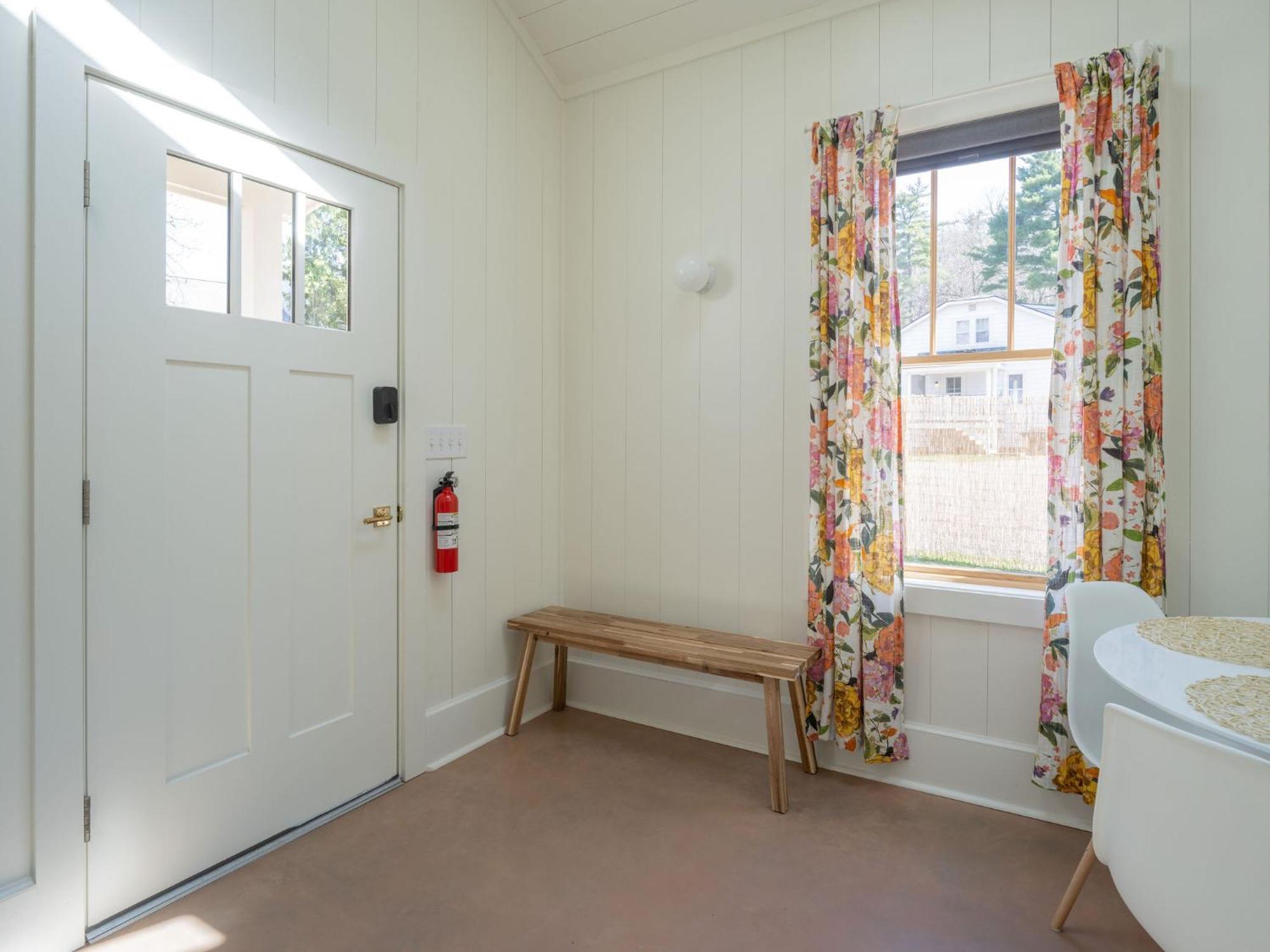 Queen City Bungalow & Cottages Бърлингтън Екстериор снимка