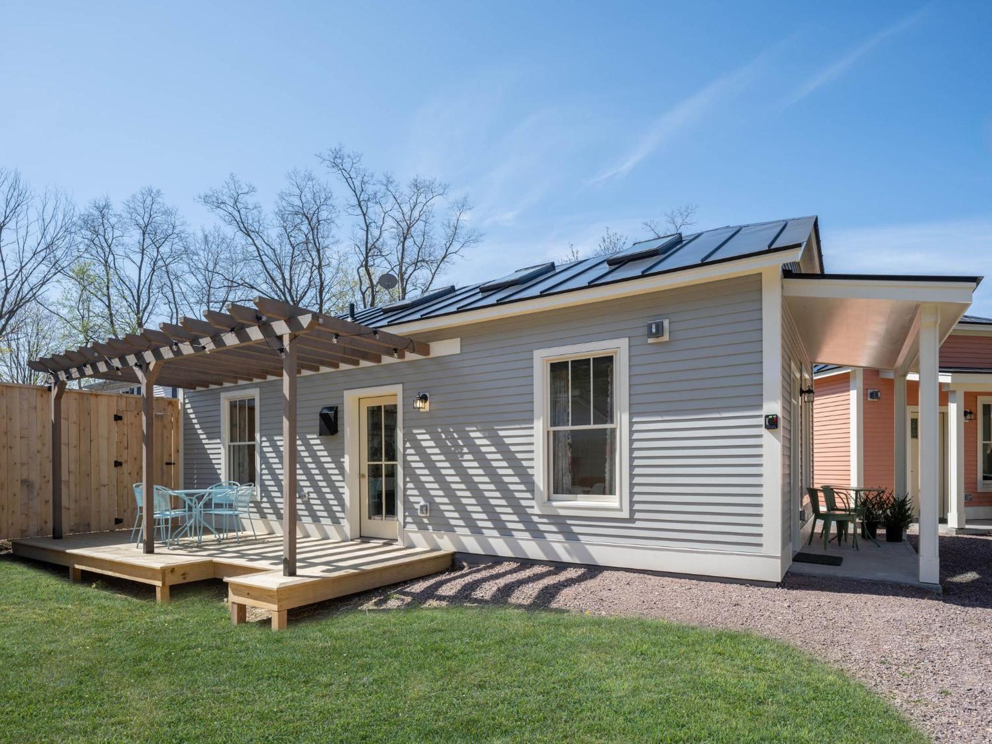 Queen City Bungalow & Cottages Бърлингтън Екстериор снимка