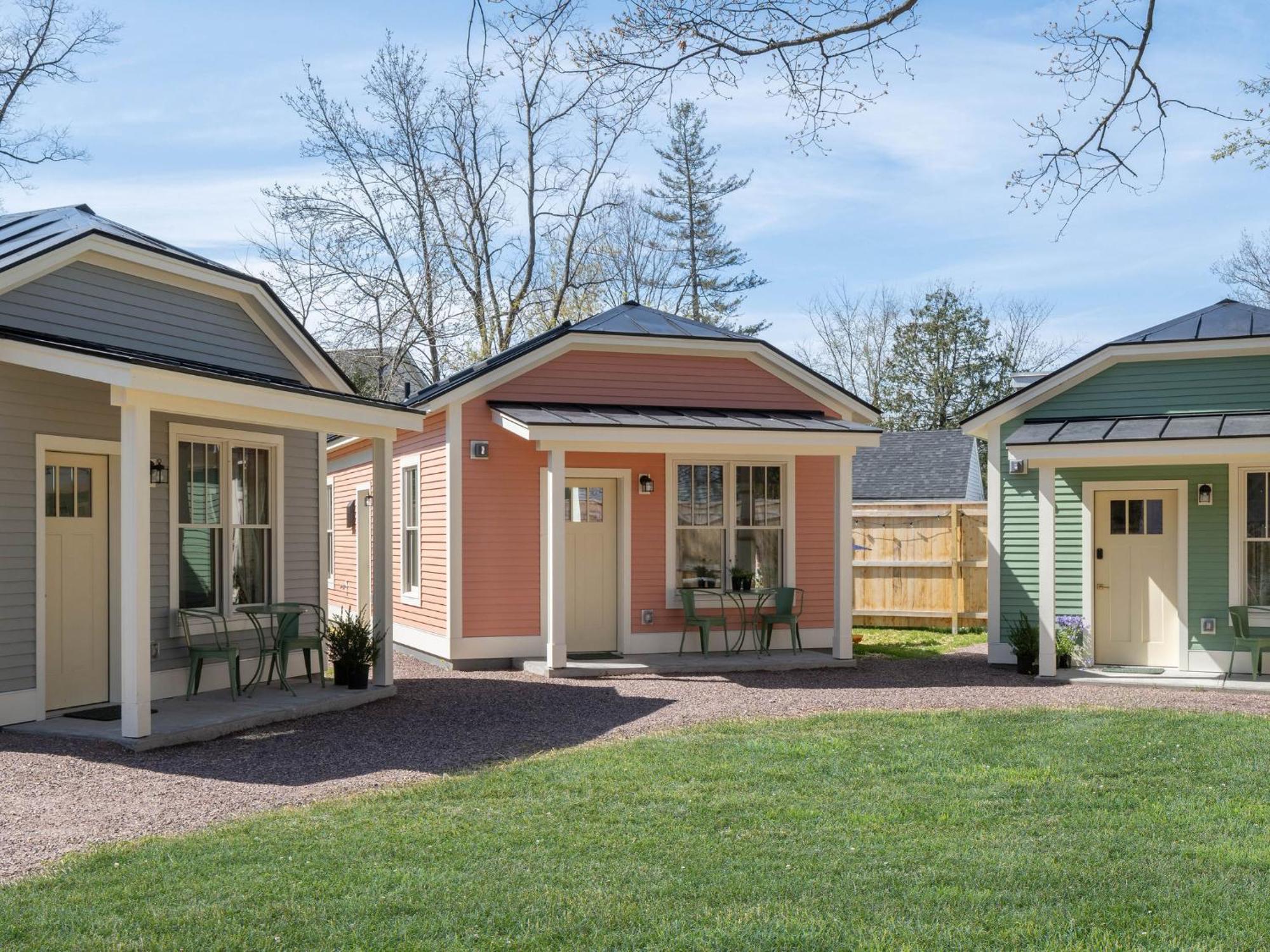 Queen City Bungalow & Cottages Бърлингтън Екстериор снимка